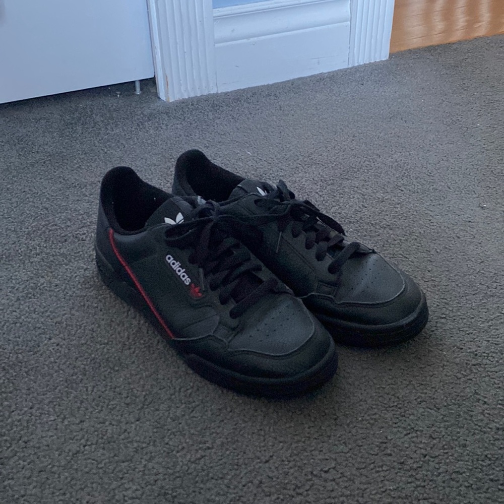 Adidas black n white sneakers